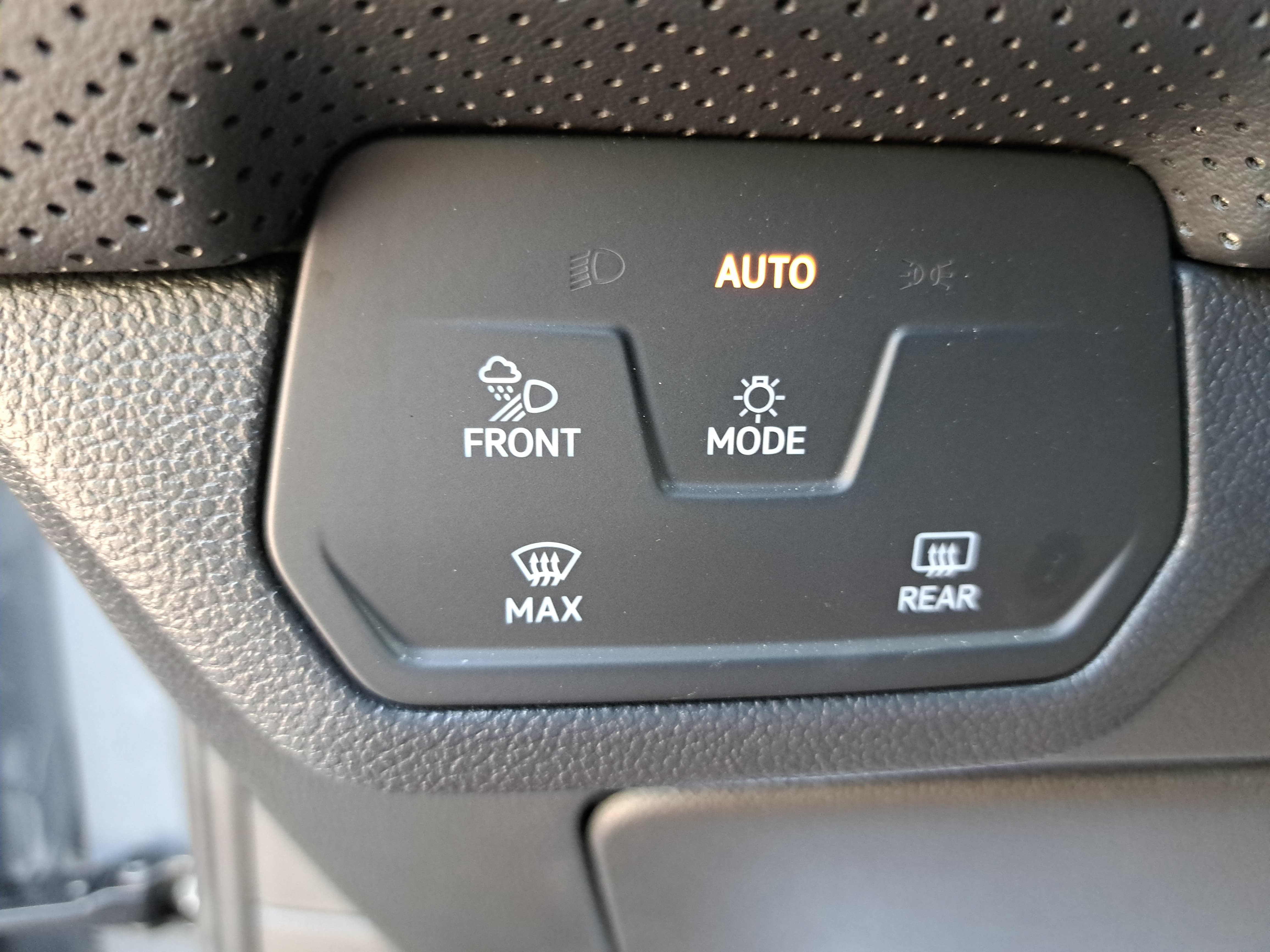 Certified 2026 Volkswagen Atlas Cross Sport SEL R-Line AWD/4WD image 23