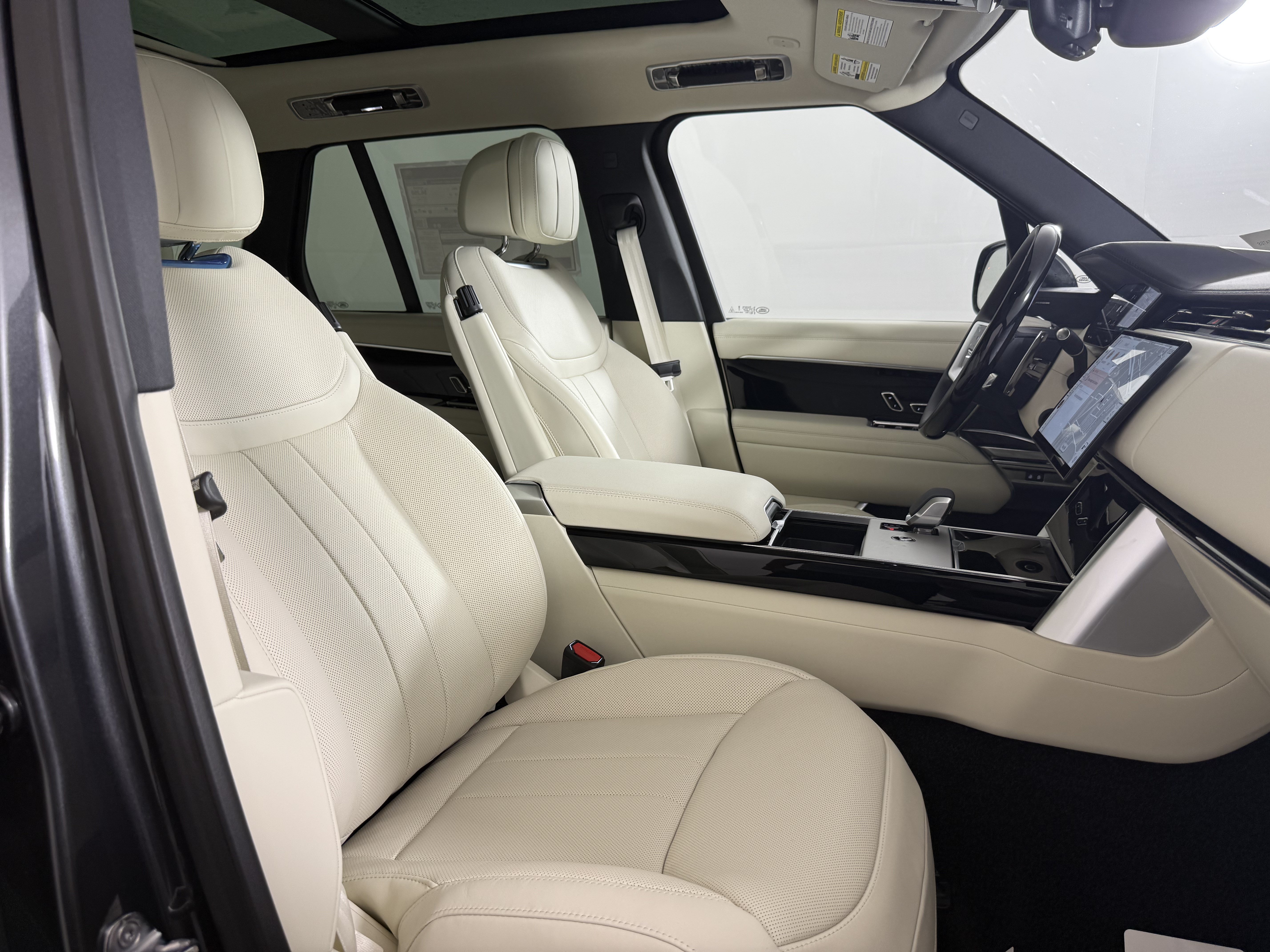 New 2026 Land Rover Range Rover SE AWD/4WD image 25