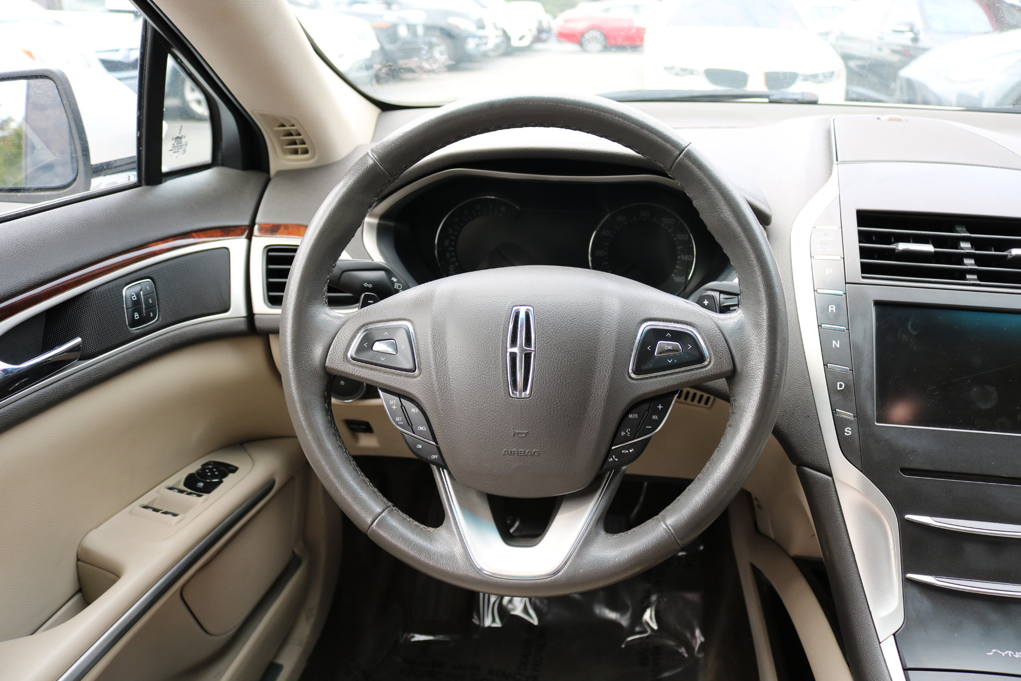 Used 2016 Lincoln MKZ image 33