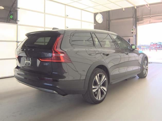 Used 2025 Volvo V60 B5 Cross Country Plus image 4