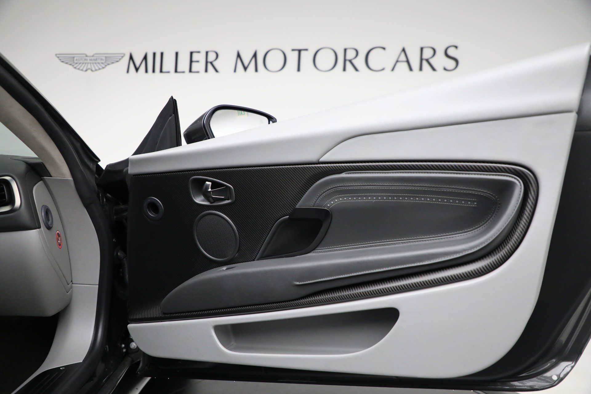 Used 2019 Aston Martin DB11 V8 image 25