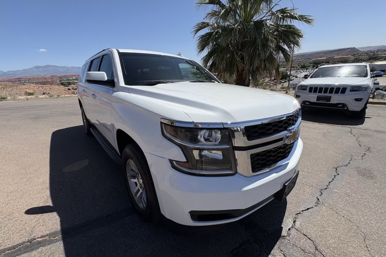 Used 2017 Chevrolet Suburban LS RWD image 7