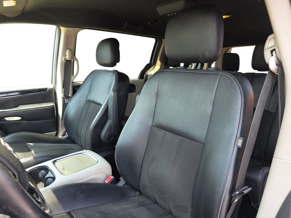 Used 2019 Dodge Grand Caravan SXT FWD image 16