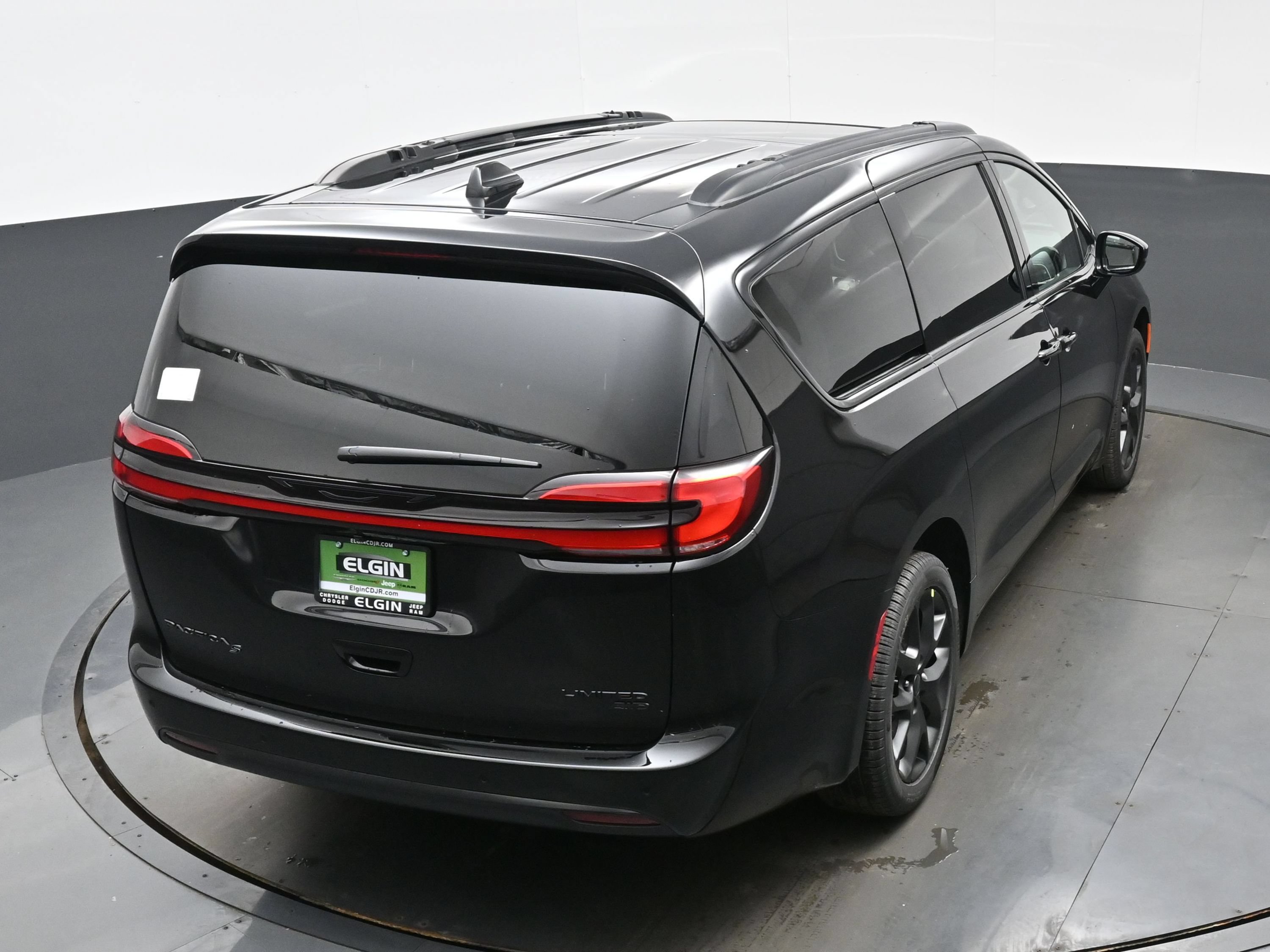 New 2027 Chrysler Pacifica Limited AWD/4WD image 25