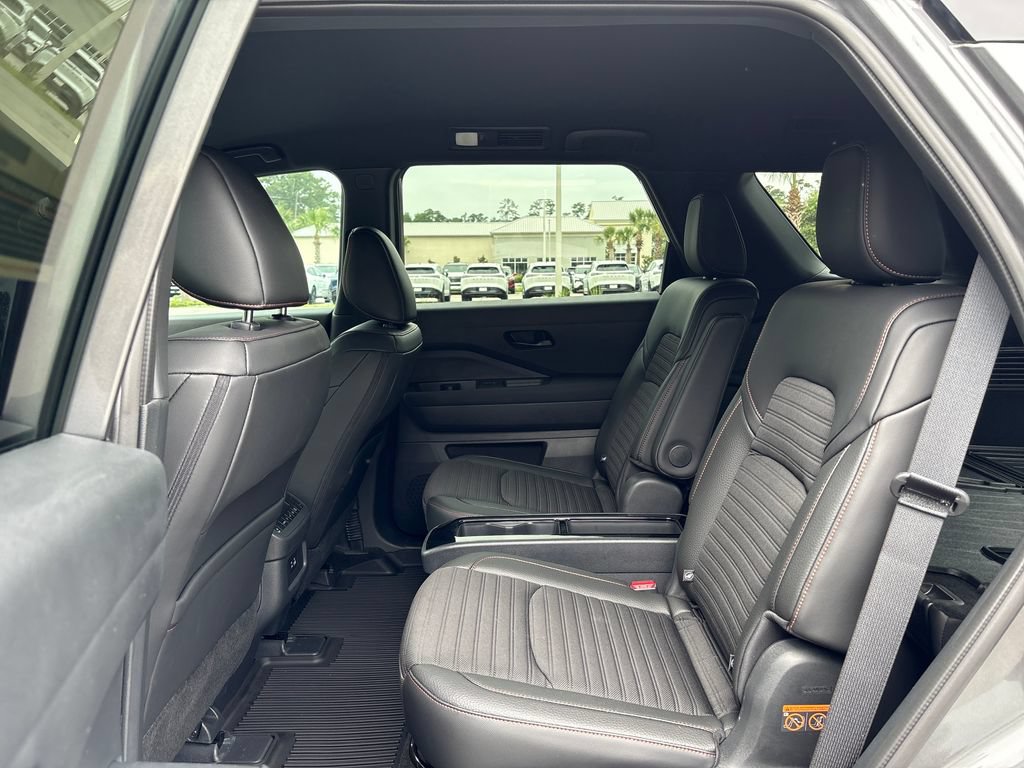 Used 2025 Nissan Pathfinder Rock Creek AWD/4WD image 26