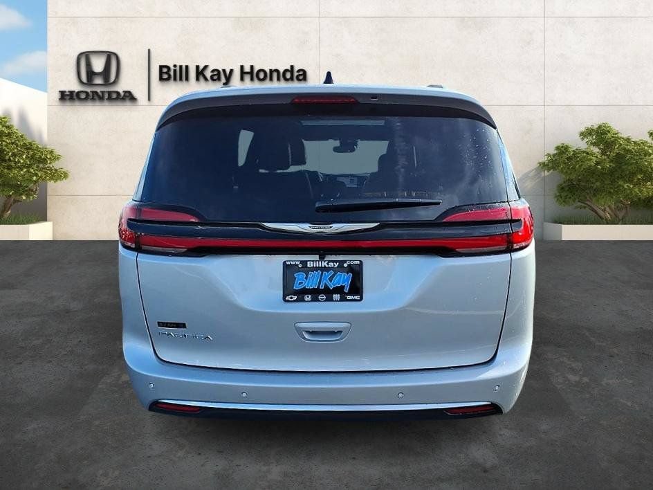 Used 2026 Chrysler Pacifica Pinnacle FWD image 4