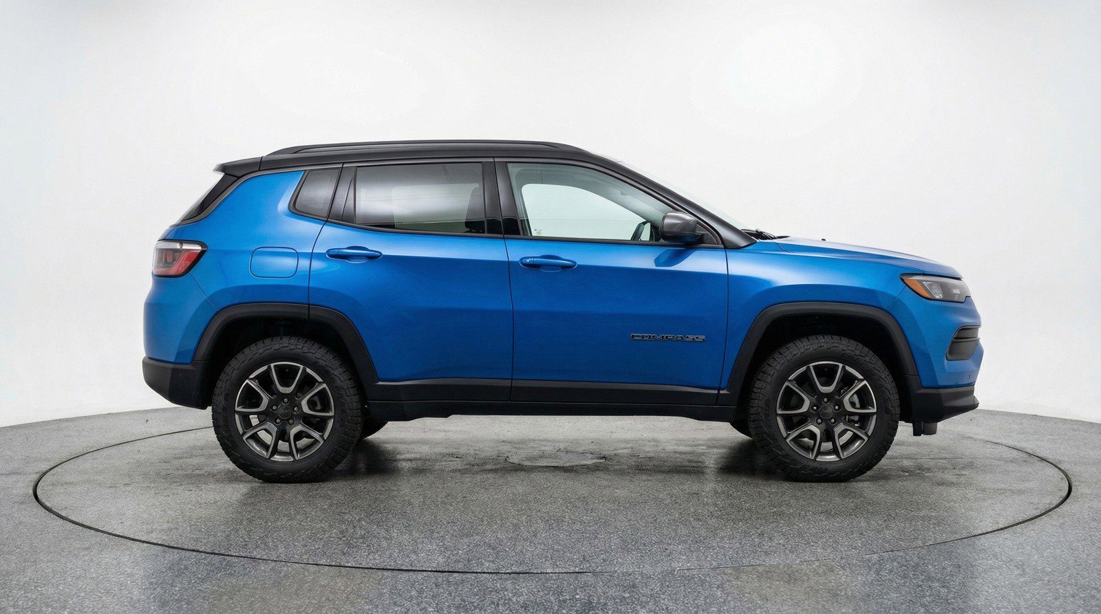 Used 2025 Jeep Compass Trailhawk image 11