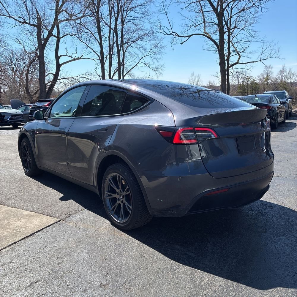 Used 2022 Tesla Model Y Long Range image 4