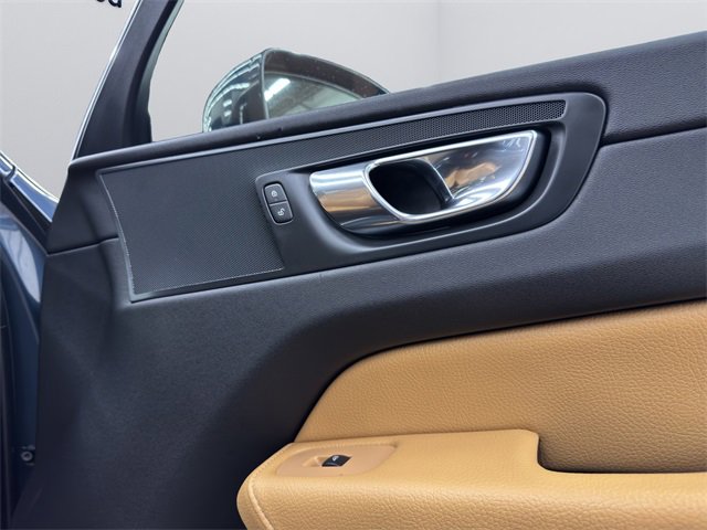 Used 2018 Volvo XC60 T5 Inscription w/ Convenience Package image 15