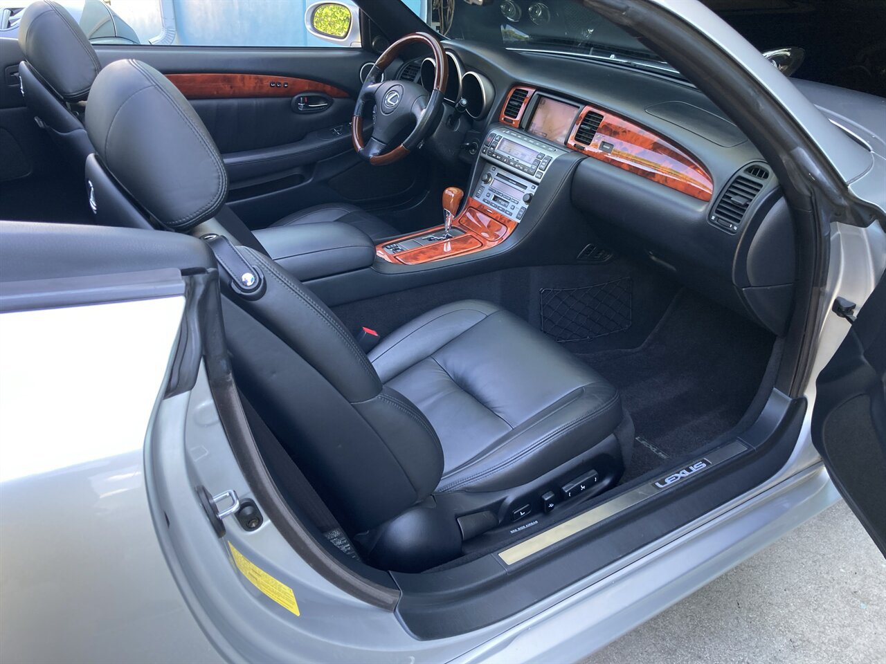 Used 2006 Lexus SC 430 Convertible RWD image 17