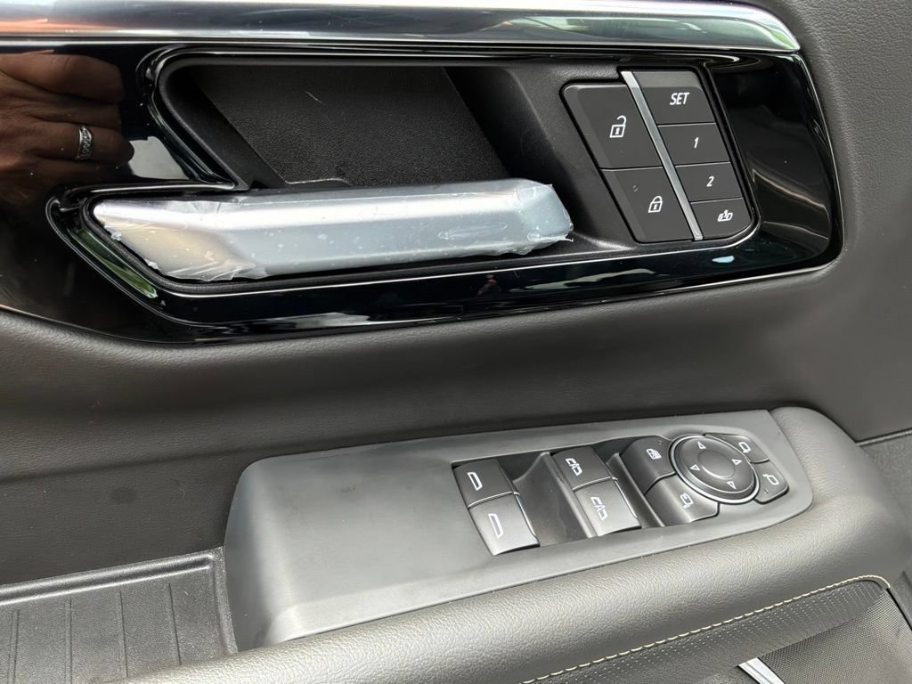 Used 2026 Chevrolet Tahoe Premier AWD/4WD image 14