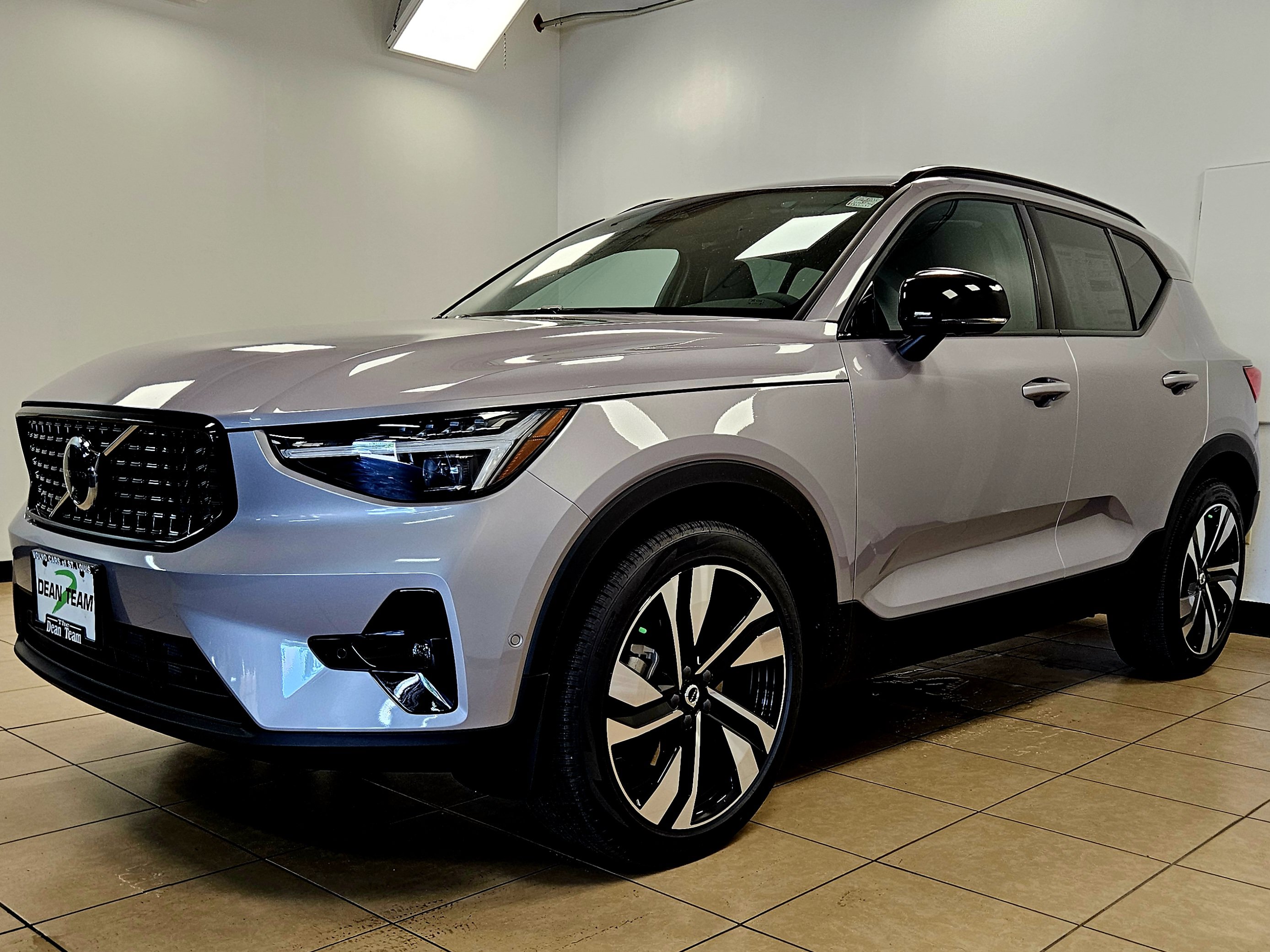 New 2026 Volvo XC40 B5 Plus w/ Climate Package AWD/4WD image 4