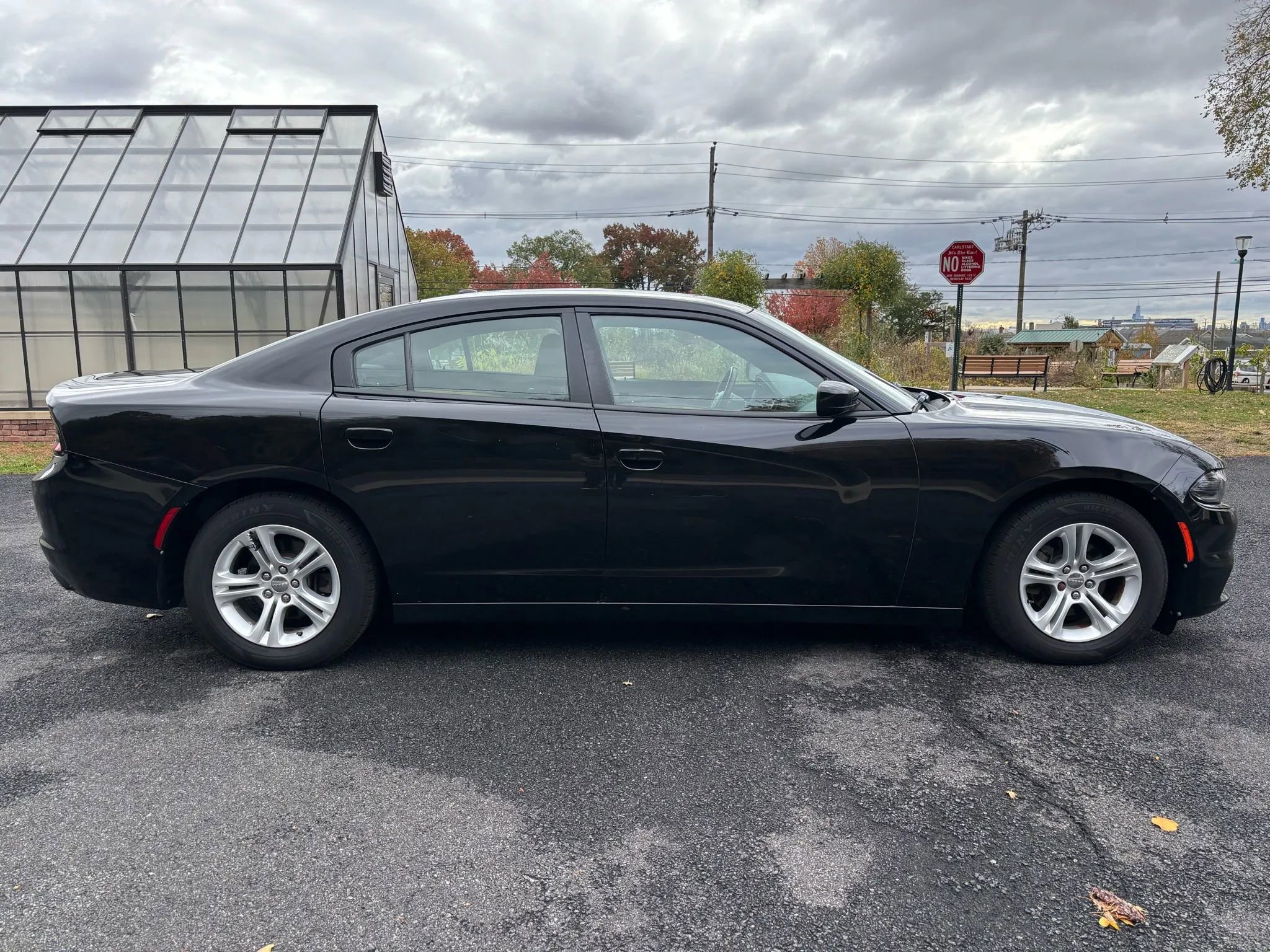 Used 2017 Dodge Charger SE w/ Popular Equipment Group image 11