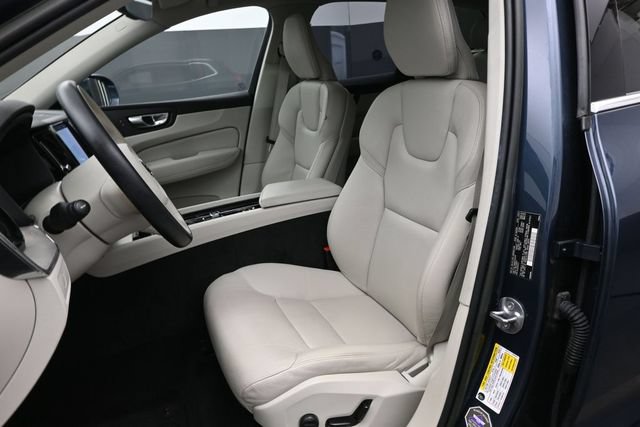 Used 2023 Volvo XC60 B5 Plus AWD/4WD image 10