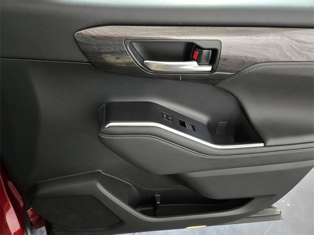 Used 2023 Toyota Highlander Platinum image 25
