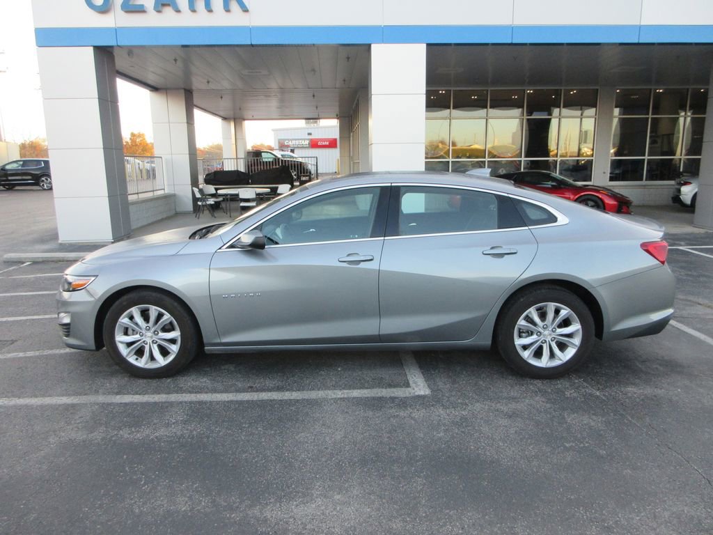 Used 2024 Chevrolet Malibu LT image 2