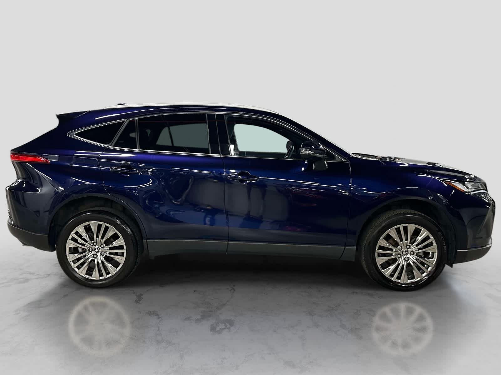 Used 2024 Toyota Venza XLE AWD/4WD image 6