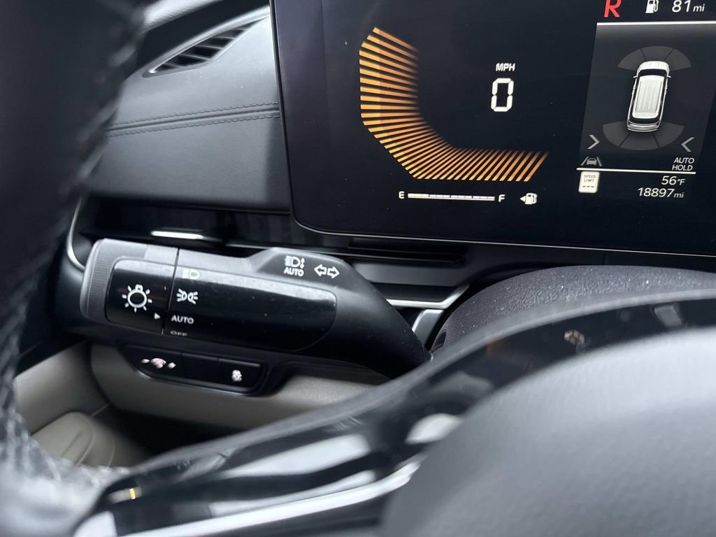 Used 2025 Kia Carnival image 30