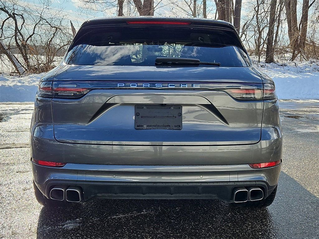 Used 2021 Porsche Cayenne Turbo image 3