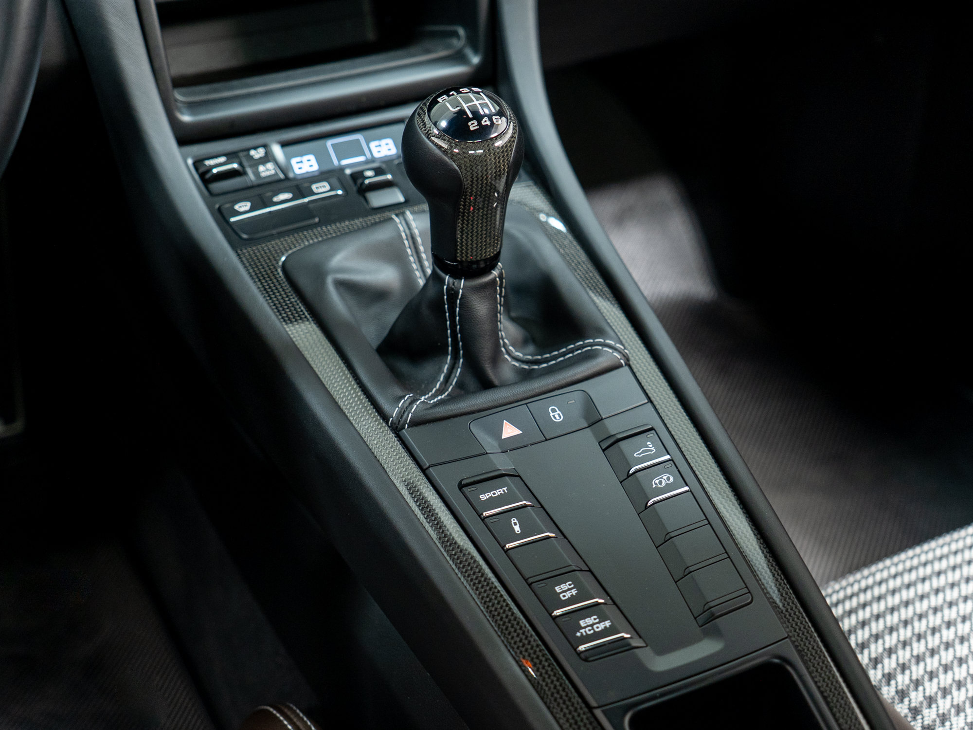 Certified 2016 Porsche 911 R RWD image 28