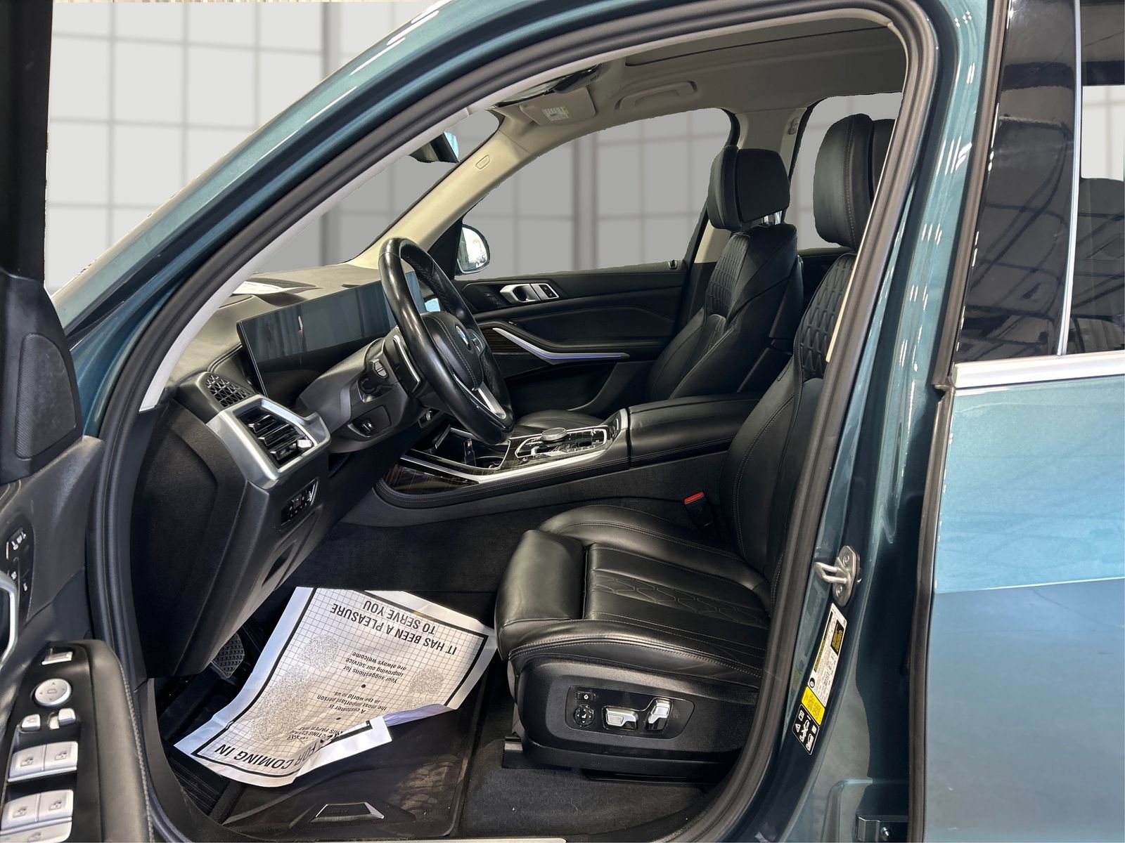 Used 2023 BMW X7 xDrive40i w/ Dynamic Handling Package image 9