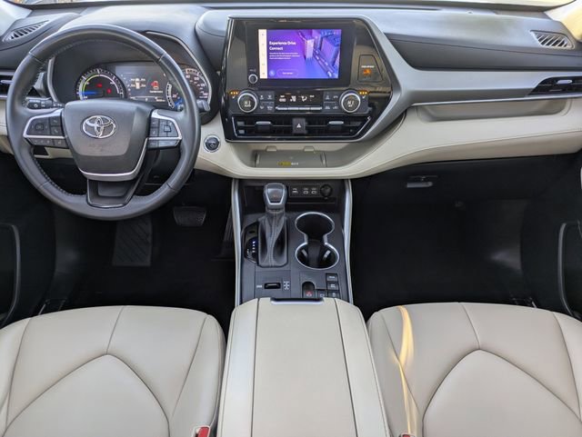 Used 2023 Toyota Highlander XLE image 11