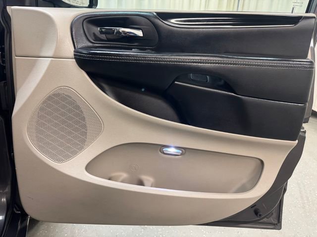 Used 2019 Dodge Grand Caravan SXT w/ Rear Park Assist Package FWD image 35