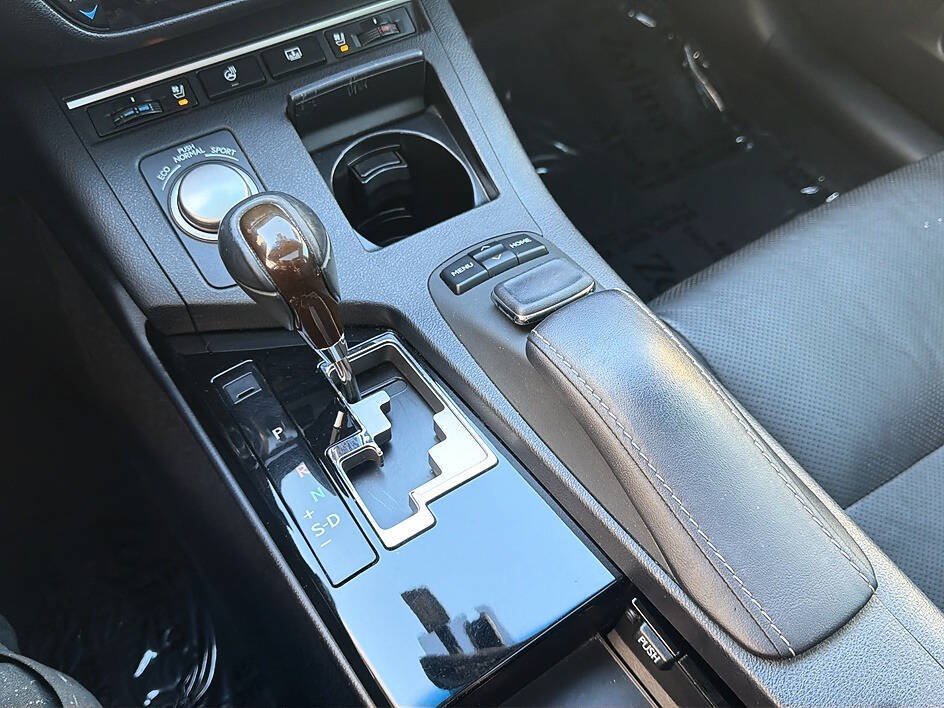 Used 2015 Lexus ES 350 w/ Luxury Package FWD image 13
