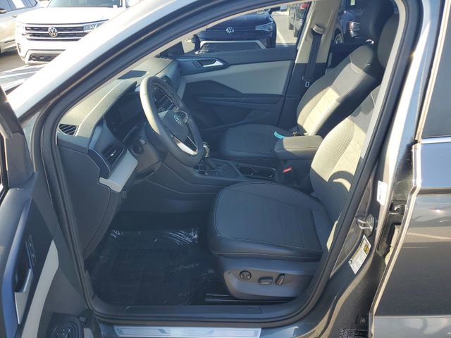 Certified 2023 Volkswagen Taos SE w/ Black Wheel Package FWD image 18