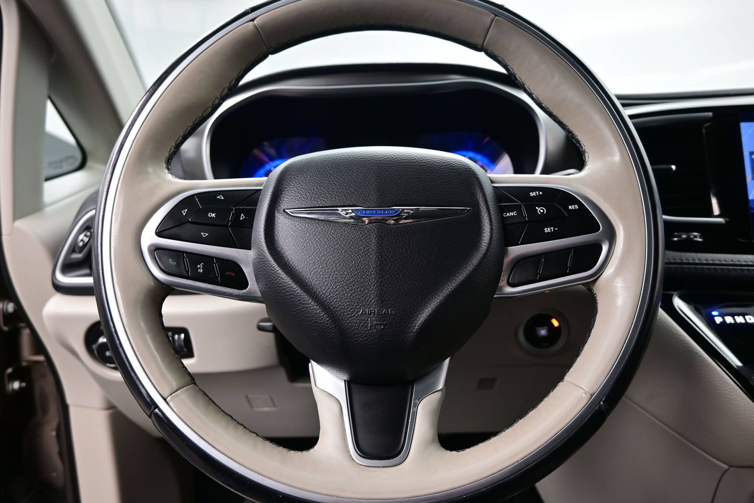 Used 2017 Chrysler Pacifica Limited FWD image 25