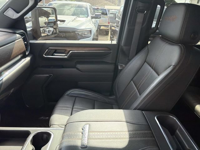 Used 2024 Chevrolet Silverado 2500 High Country w/ High Country Premium Package AWD/4WD image 21