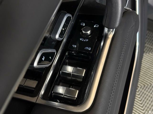 Certified 2025 Land Rover Range Rover SE image 27