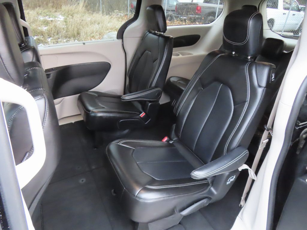 Certified 2024 Chrysler Pacifica Touring-L FWD image 20