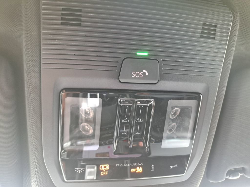 Used 2025 Volkswagen Atlas Cross Sport SEL R-Line image 13