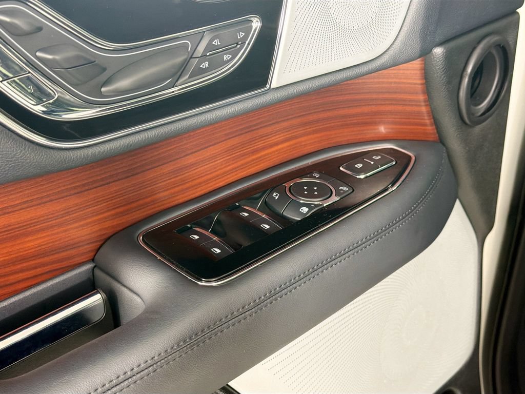 Certified 2023 Lincoln Navigator L Reserve RWD image 18