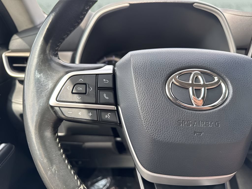 Used 2022 Toyota Highlander XLE FWD image 15