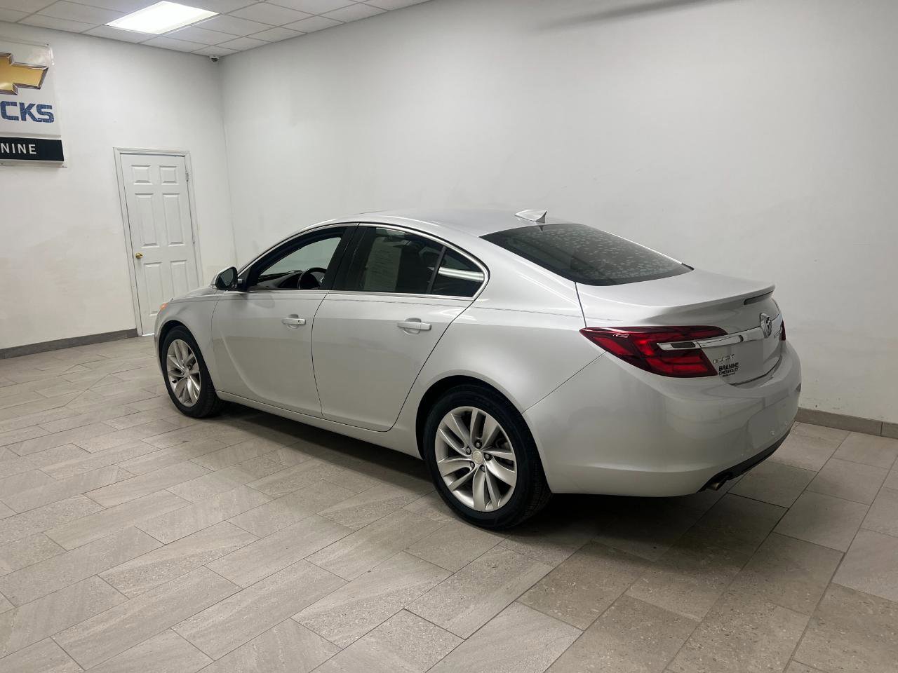 Used 2016 Buick Regal image 10