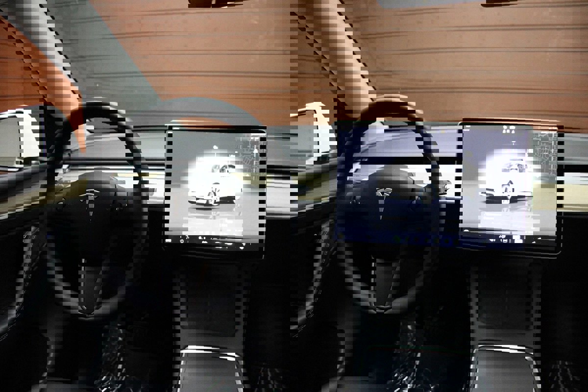 Used 2023 Tesla Model Y Long Range image 13