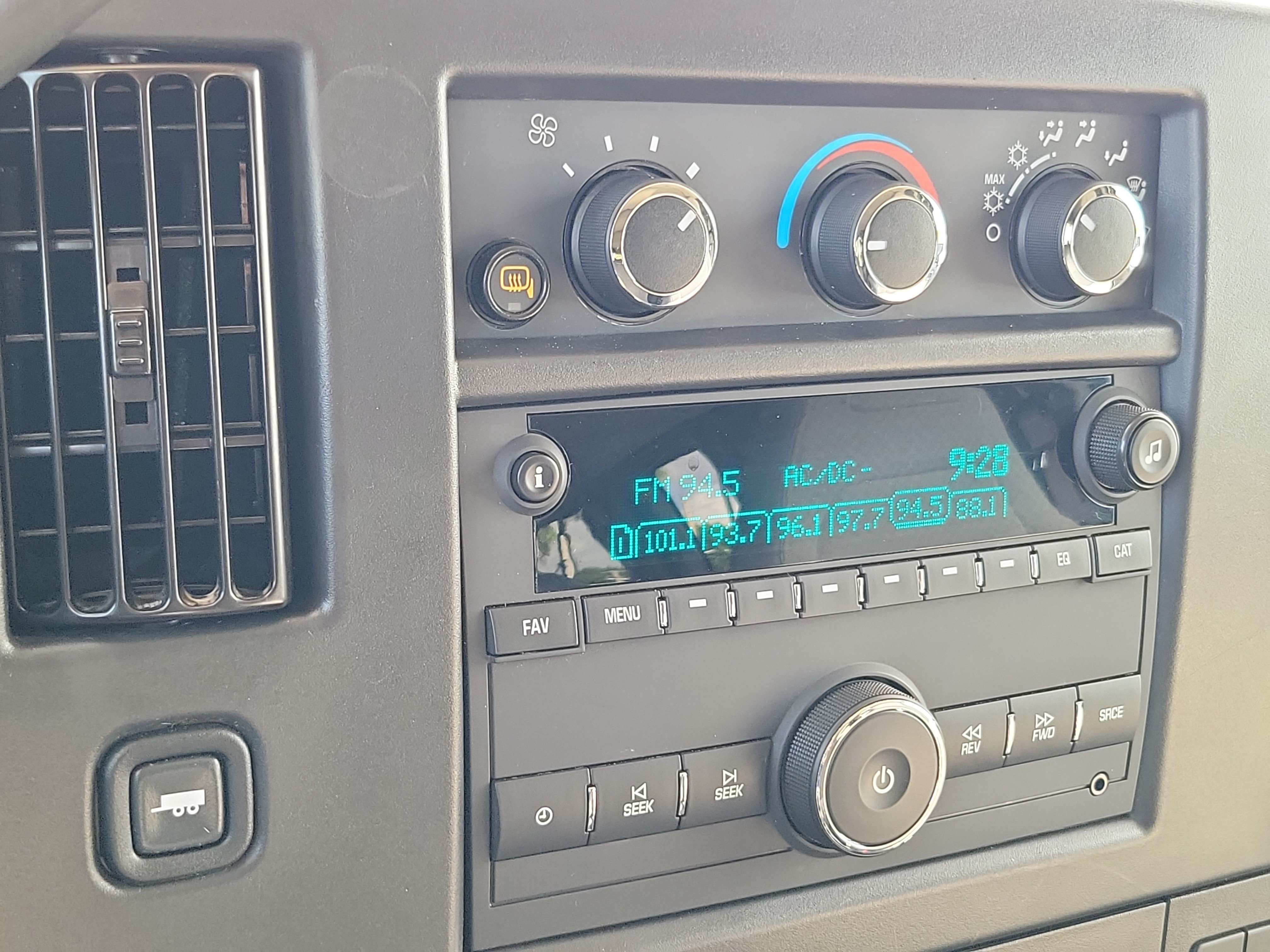 Used 2025 GMC Savana 3500 LT w/ LT Preferred Equipment Group RWD image 21