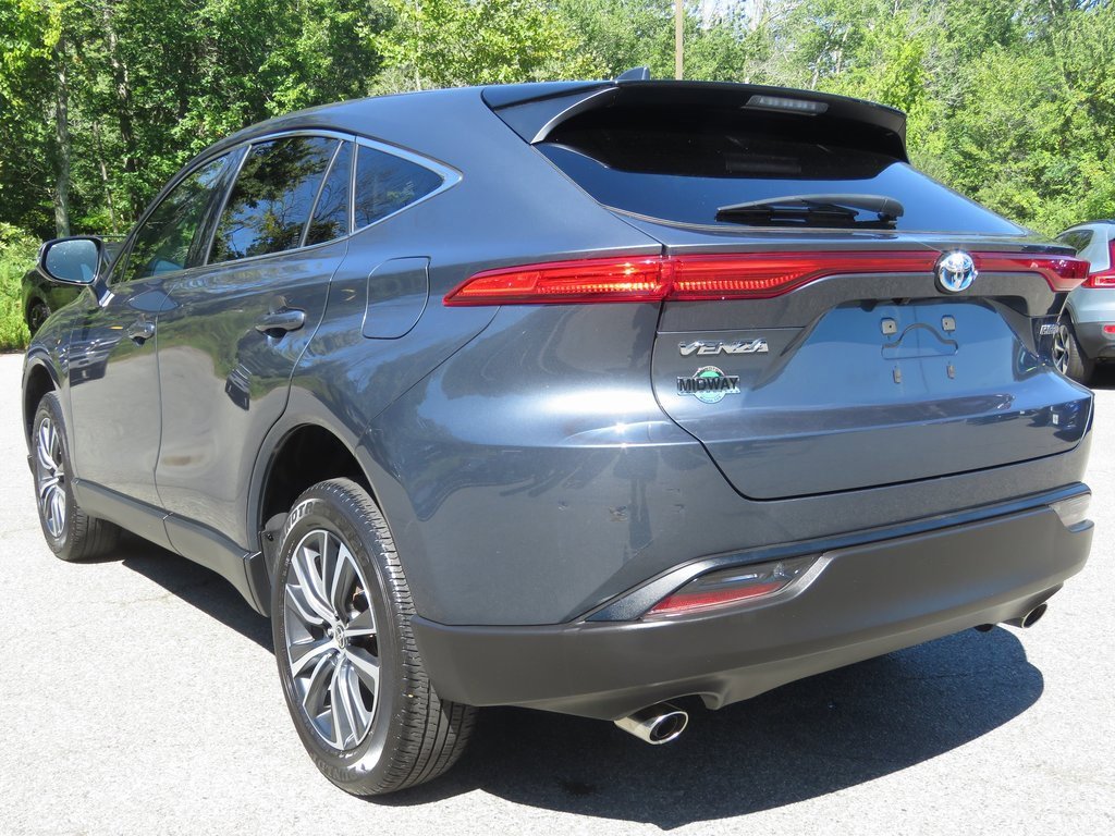 Used 2022 Toyota Venza LE image 8