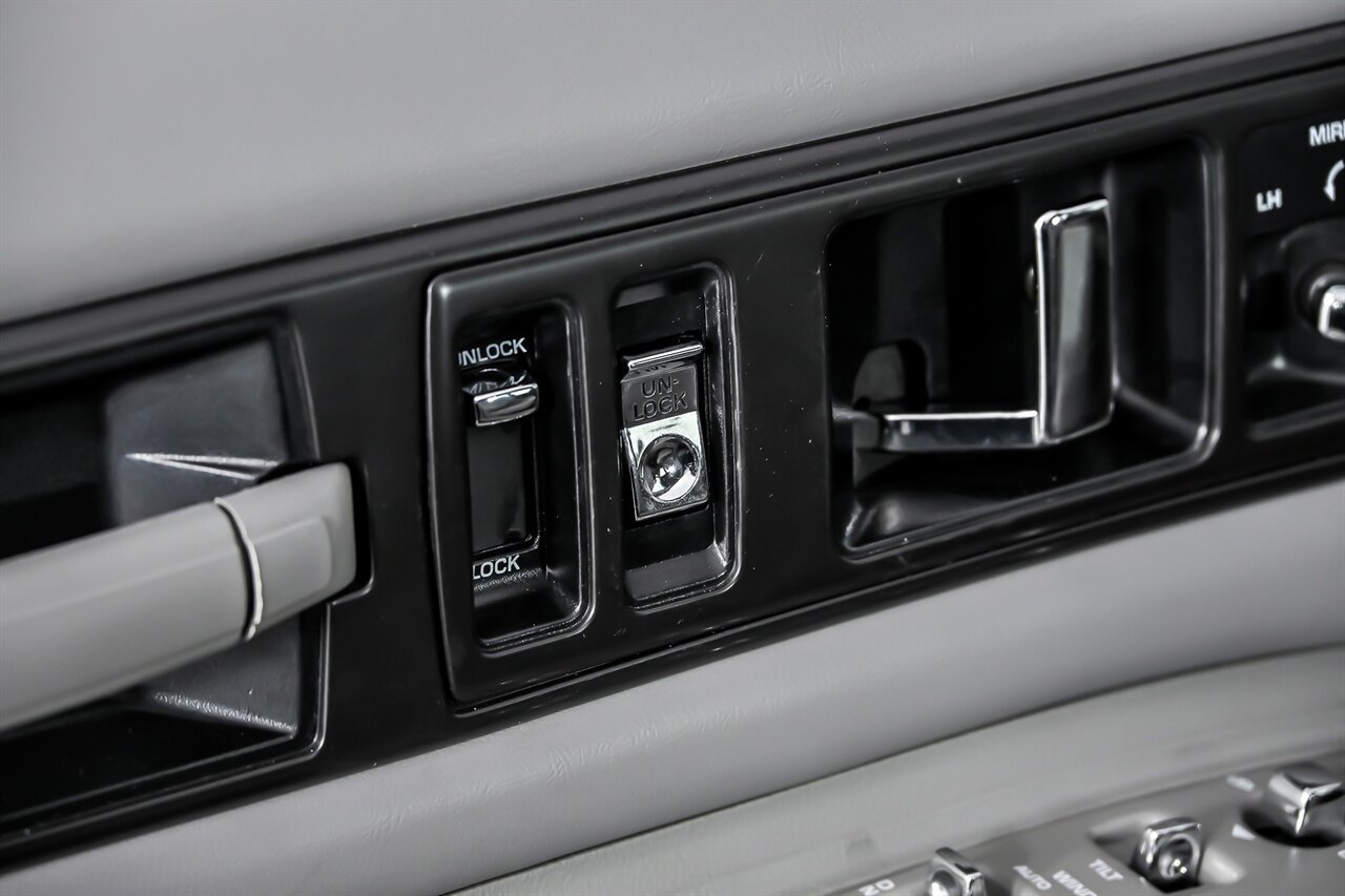 Used 1994 Chevrolet Impala SS RWD image 14