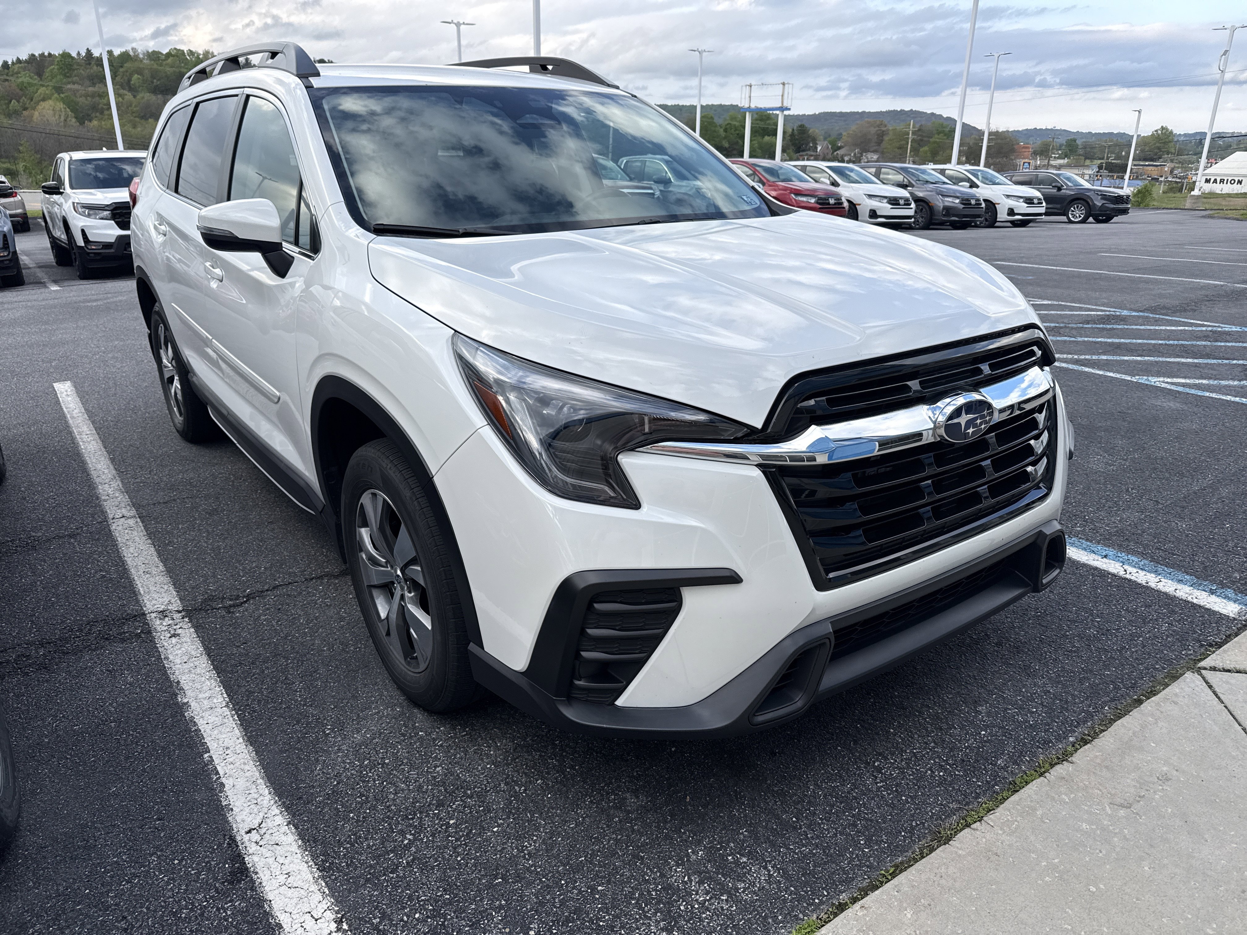 Used 2023 Subaru Ascent Premium AWD/4WD image 2