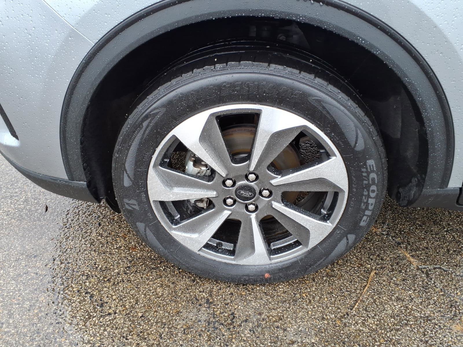 Used 2024 Ford Escape Platinum image 4