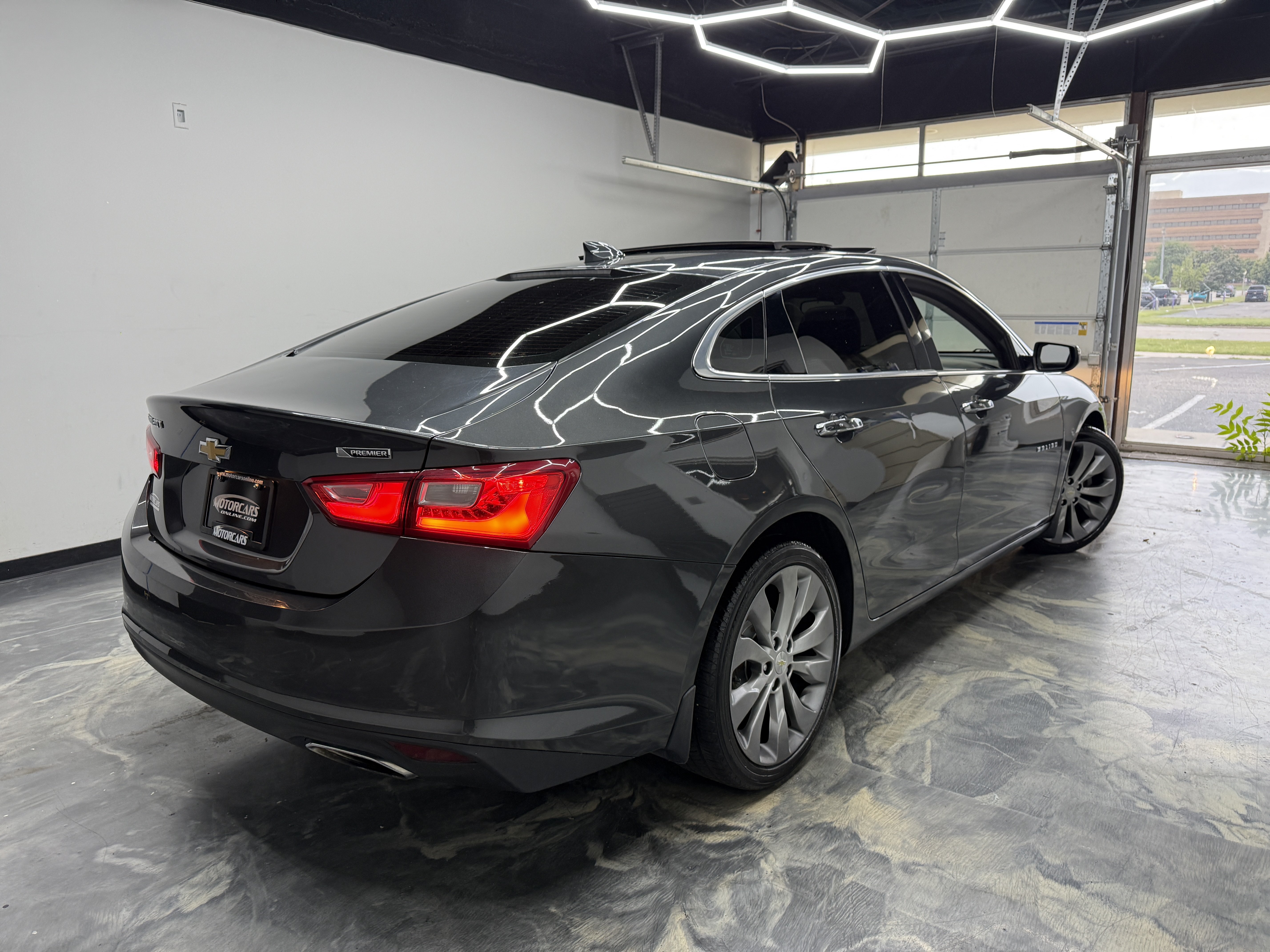 Used 2017 Chevrolet Malibu Premier w/ Premier Sun and Wheel Package FWD image 5