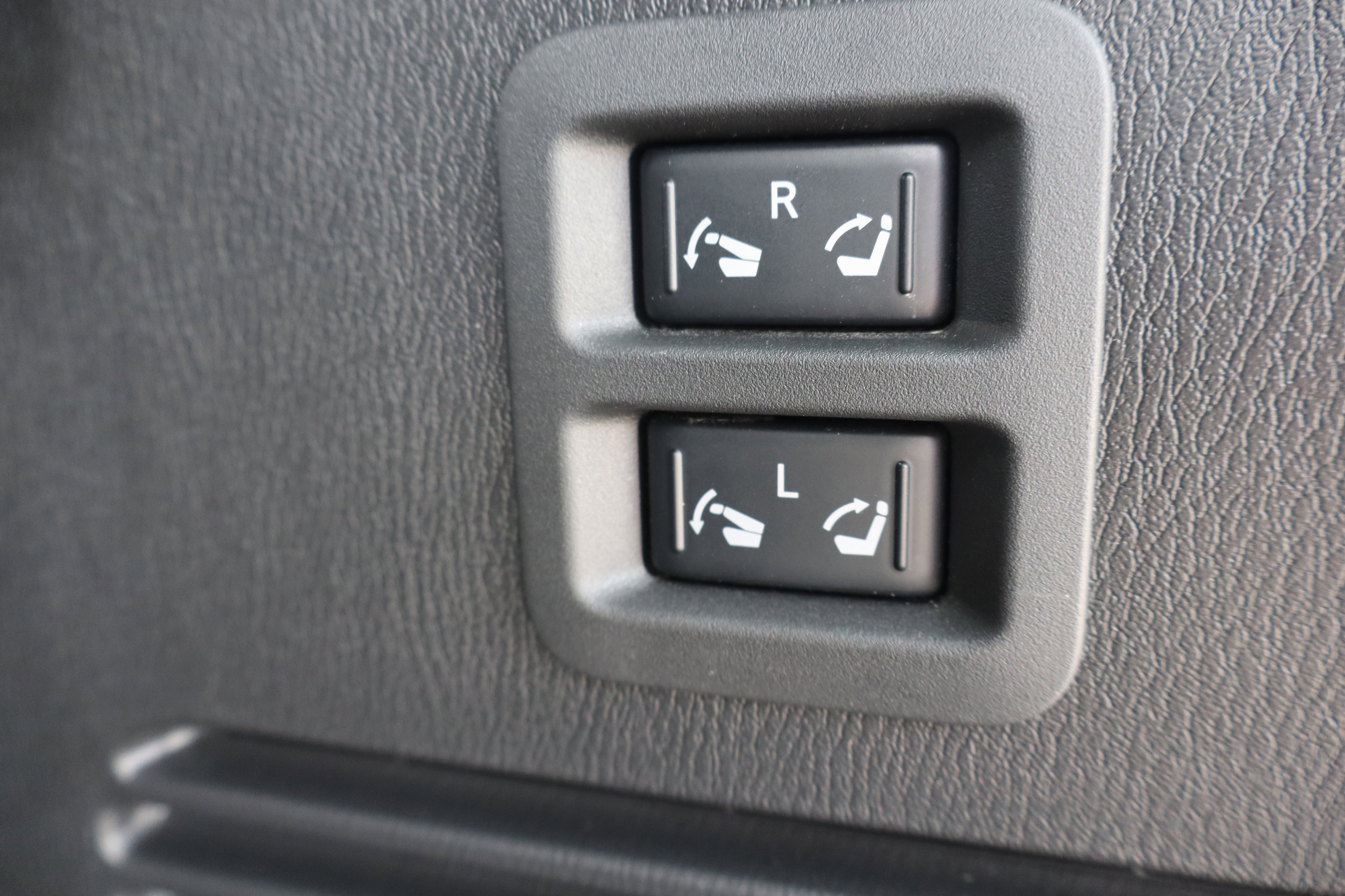 Used 2024 Nissan Armada Platinum w/ Cargo Package image 30