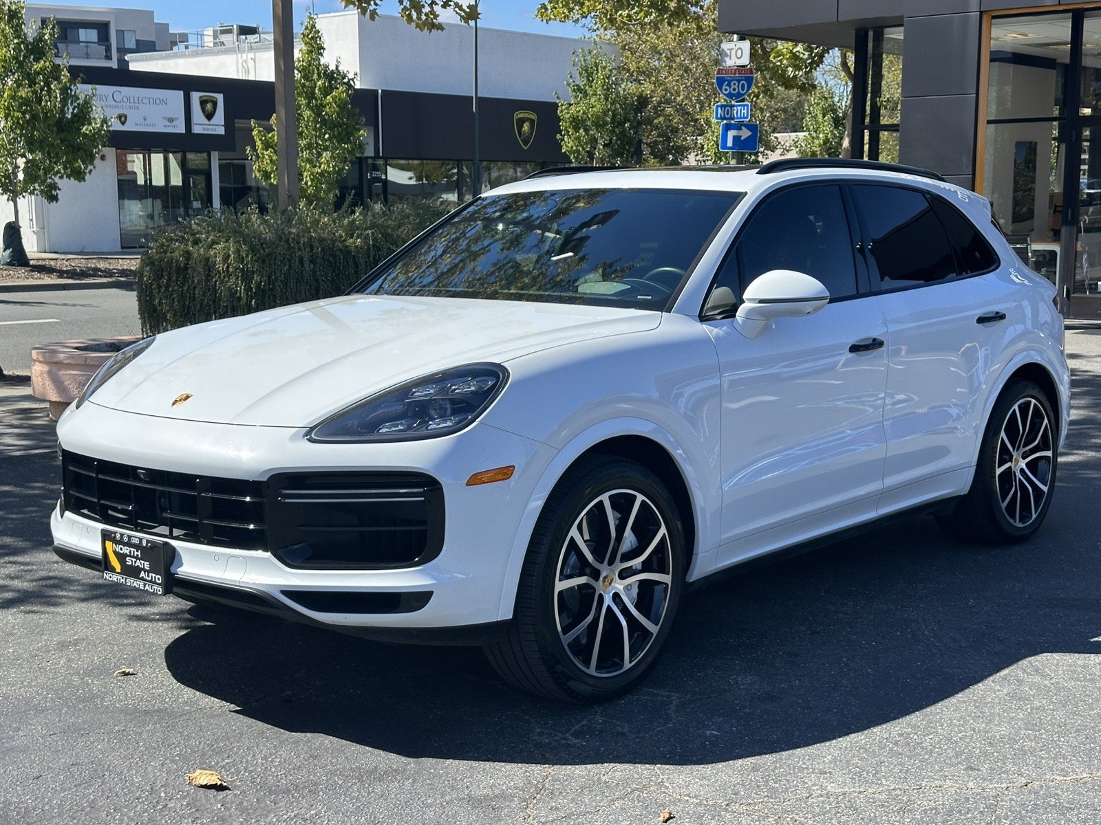 Used 2019 Porsche Cayenne Turbo AWD/4WD image 3