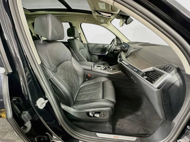 Used 2025 BMW X7 xDrive40i w/ Premium Package AWD/4WD image 32