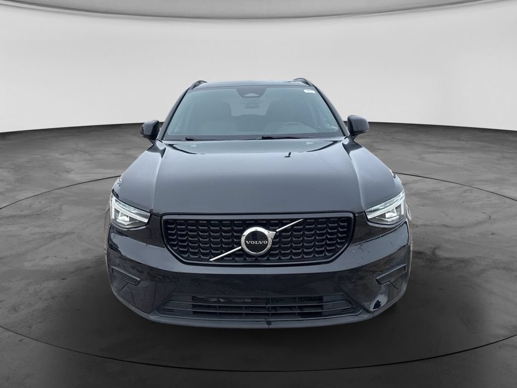 Used 2024 Volvo XC40 B5 Core AWD/4WD image 4