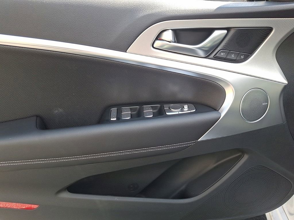 Used 2026 Genesis G70 2.5T Prestige image 10