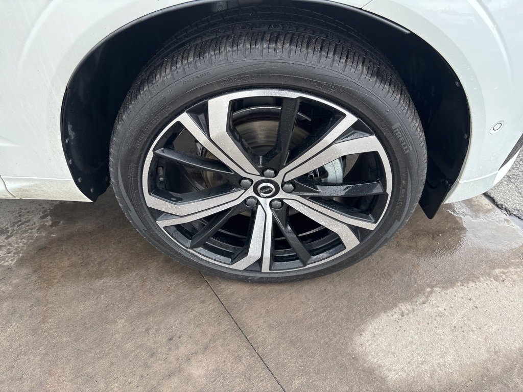 Certified 2024 Volvo XC60 B5 Ultimate w/ Protection Package Premier image 12
